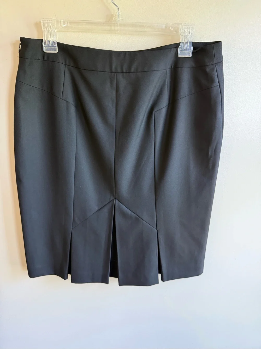 Ann Taylor LOFT Black  Straight Short Knee Length Pencil Skirt, size 8